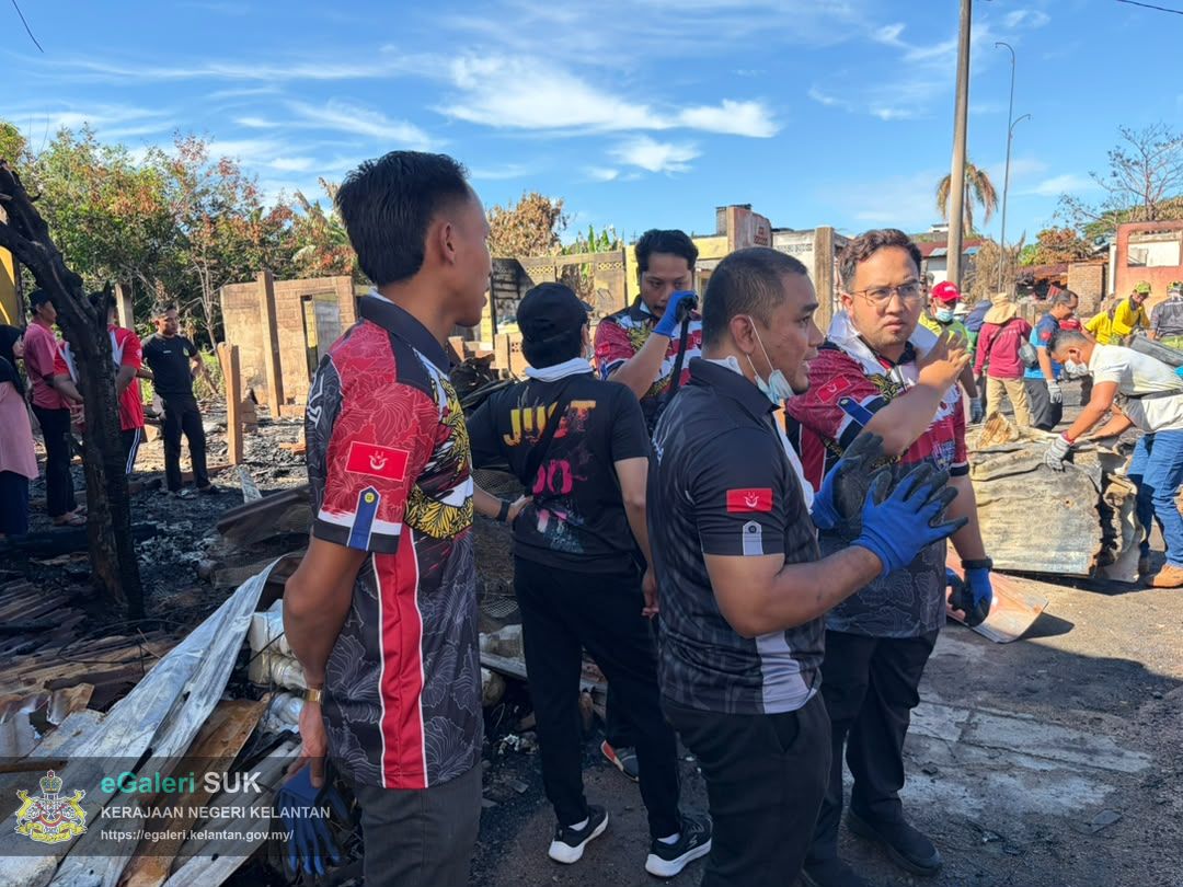 gotong-royong-pembersihan-sisa-bencana-kebakaran-di-kampung-gok-kapur-kota-bharu-kelantan-20.jpeg