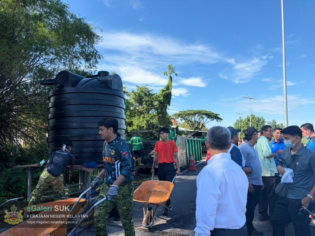 gotong-royong-pembersihan-sisa-bencana-kebakaran-di-kampung-gok-kapur-kota-bharu-kelantan-27.jpeg