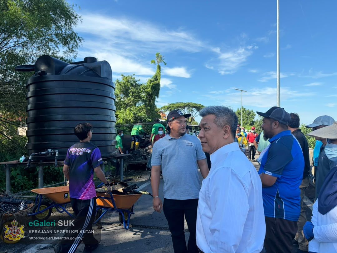 gotong-royong-pembersihan-sisa-bencana-kebakaran-di-kampung-gok-kapur-kota-bharu-kelantan-29.jpeg