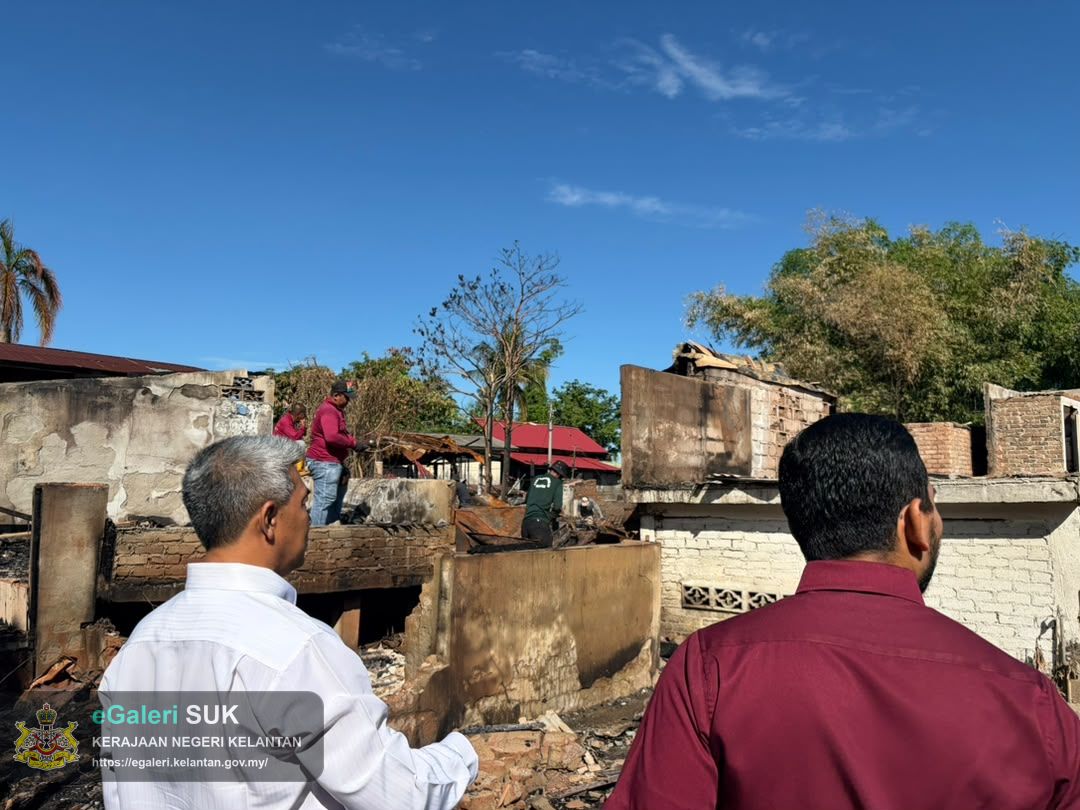 gotong-royong-pembersihan-sisa-bencana-kebakaran-di-kampung-gok-kapur-kota-bharu-kelantan-31.jpeg