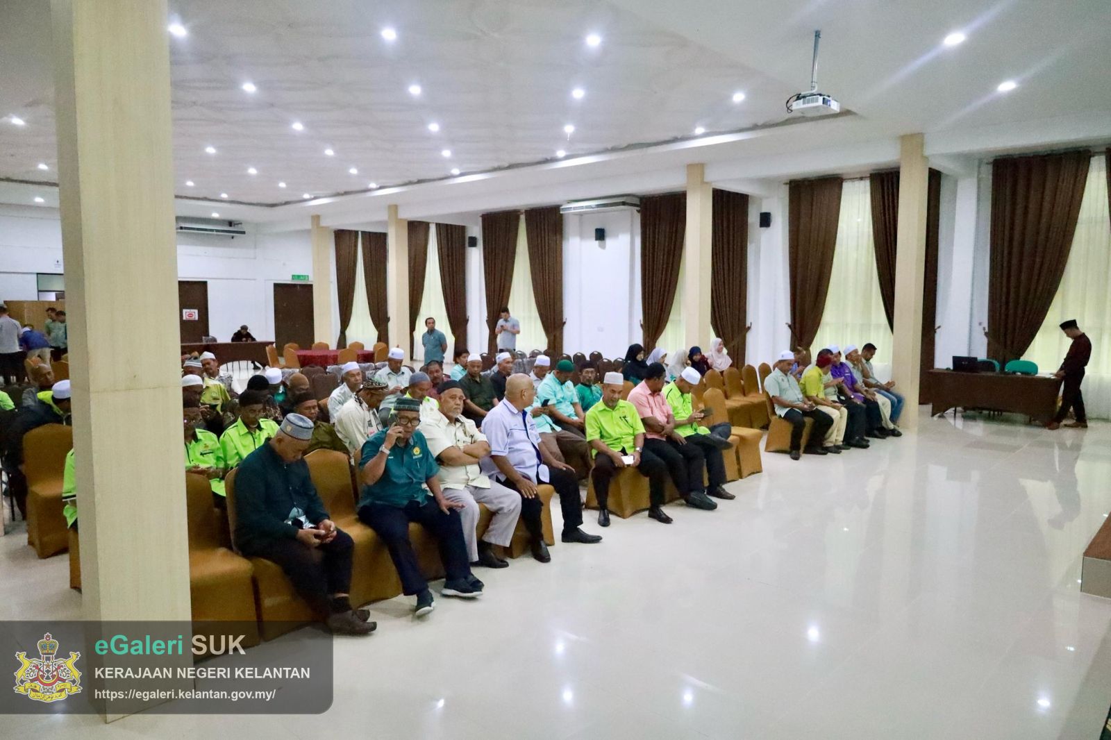 majlis-watikah-pelantikan-penghulu-jajahan-pasir-puteh-2025-yang-disampaikan-oleh-yabrs-en-mohd-roshdi-bin-ismail-tuan-ketua-jajahan-pasir-puteh-13.jpeg