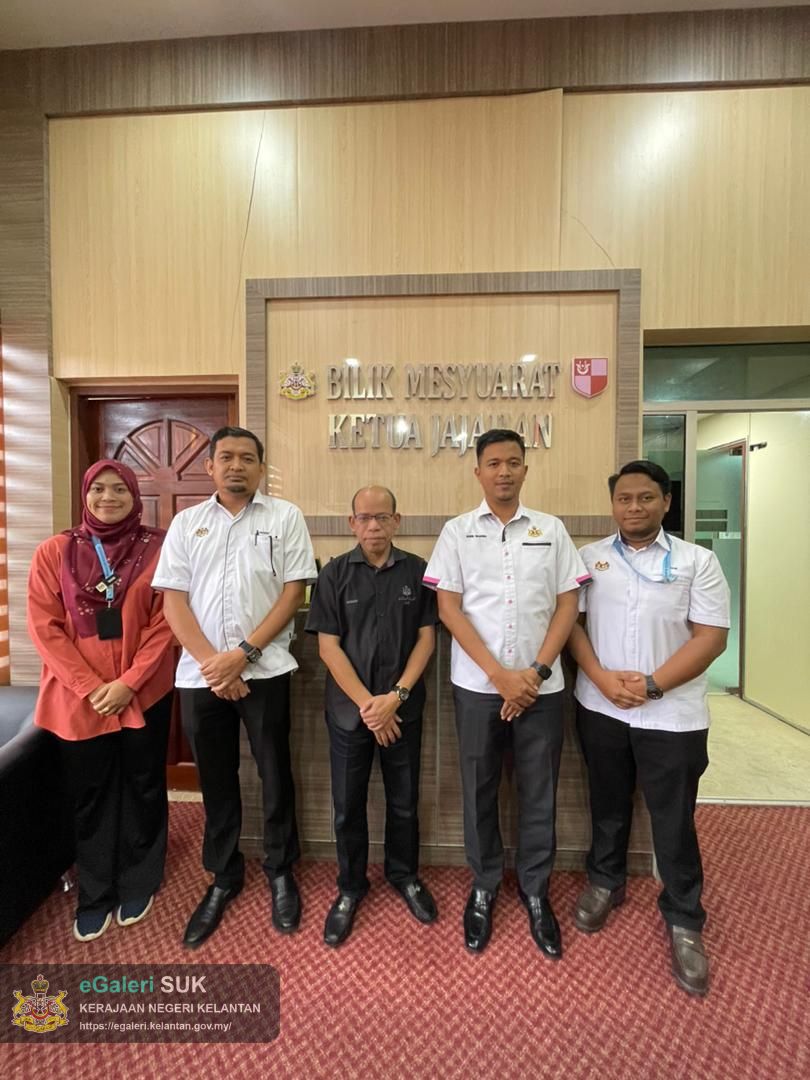 sesi-kunjung-hormat-pegawai-pembangunan-zon-gua-musang-dan-lojing,-unit-penyelarasan-pelaksanaan-(icu)-jabatan-perdana-menteri,-negeri-kelantan-ke-atas-yabrs-ketua-jajahan-gua-musang-5.jpg