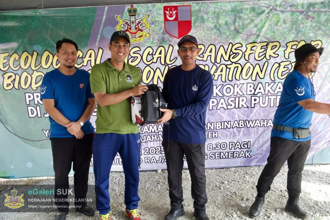 program-penanaman-pokok-bakau-di-jeti-laguna-semerak-pasir-puteh-27.jpg