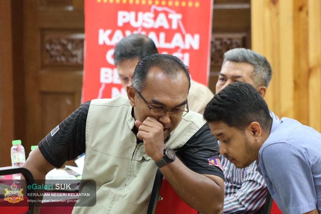 mesyuarat-operasi-banjir-dipengerusikan-ketua-pengarah-nadma-bilik-mesyuarat-pkob-suk-kelantan-4.jpg
