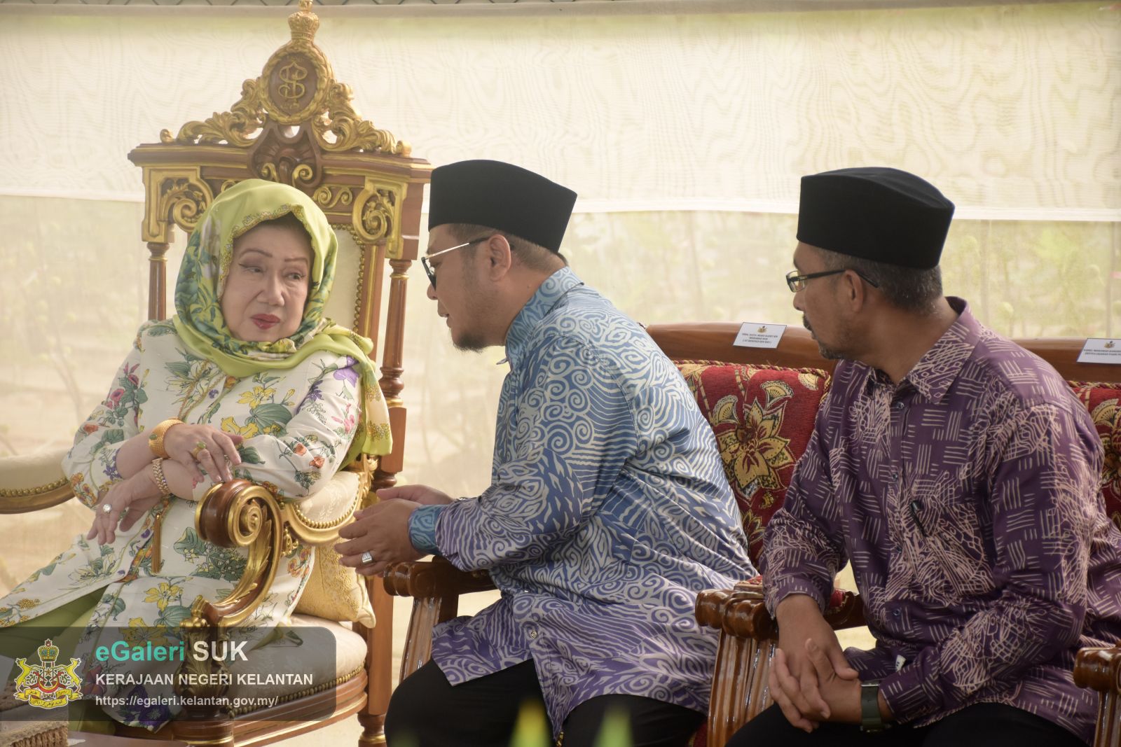 keberangkatan-yang-maha-mulia-raja-perempuan-tengku-anis-binti-almarhum-tengku-abdul-hamid-ke-ay-benefigs-farm-dan-kilang-keropok-cap-menara-jajahan-pasir-puteh-13.JPG