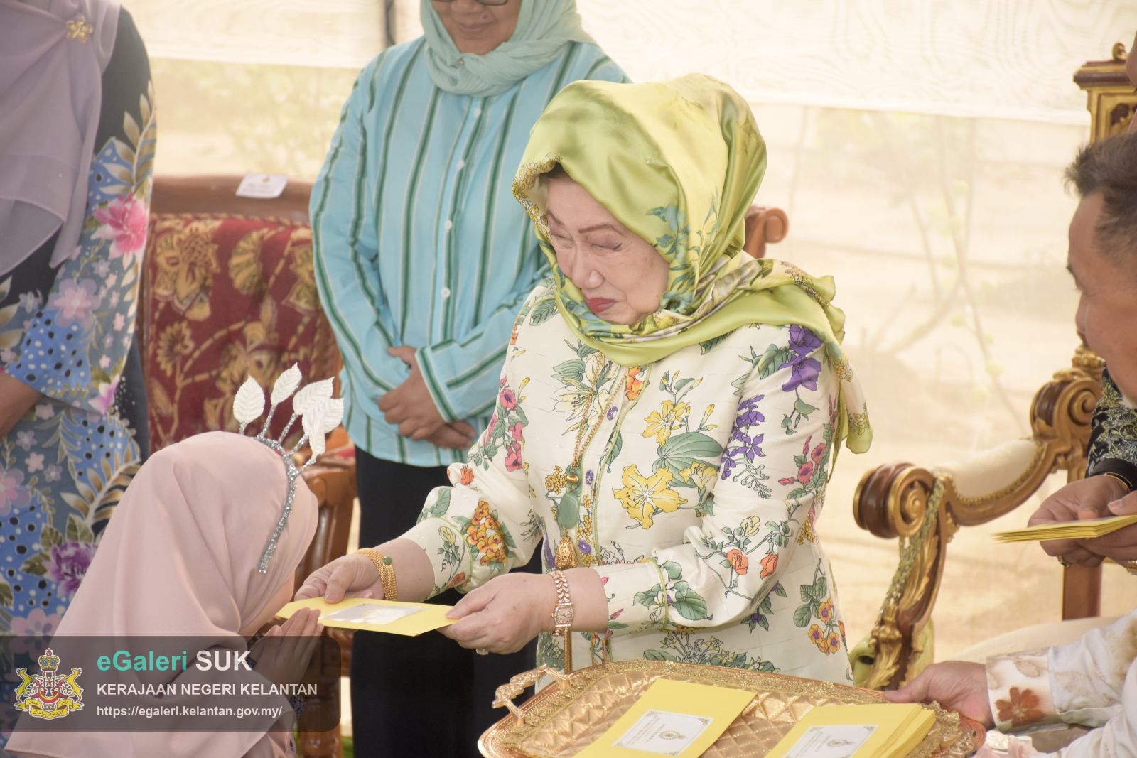 keberangkatan-yang-maha-mulia-raja-perempuan-tengku-anis-binti-almarhum-tengku-abdul-hamid-ke-ay-benefigs-farm-dan-kilang-keropok-cap-menara-jajahan-pasir-puteh-14.JPG