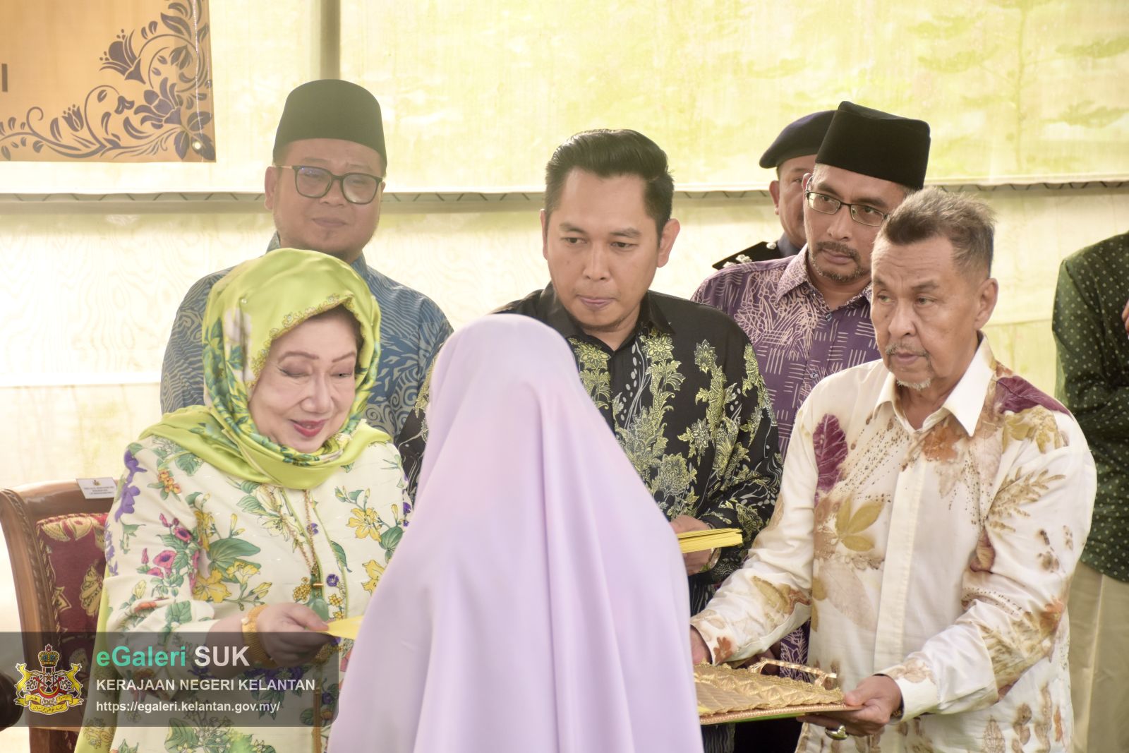 keberangkatan-yang-maha-mulia-raja-perempuan-tengku-anis-binti-almarhum-tengku-abdul-hamid-ke-ay-benefigs-farm-dan-kilang-keropok-cap-menara-jajahan-pasir-puteh-16.JPG