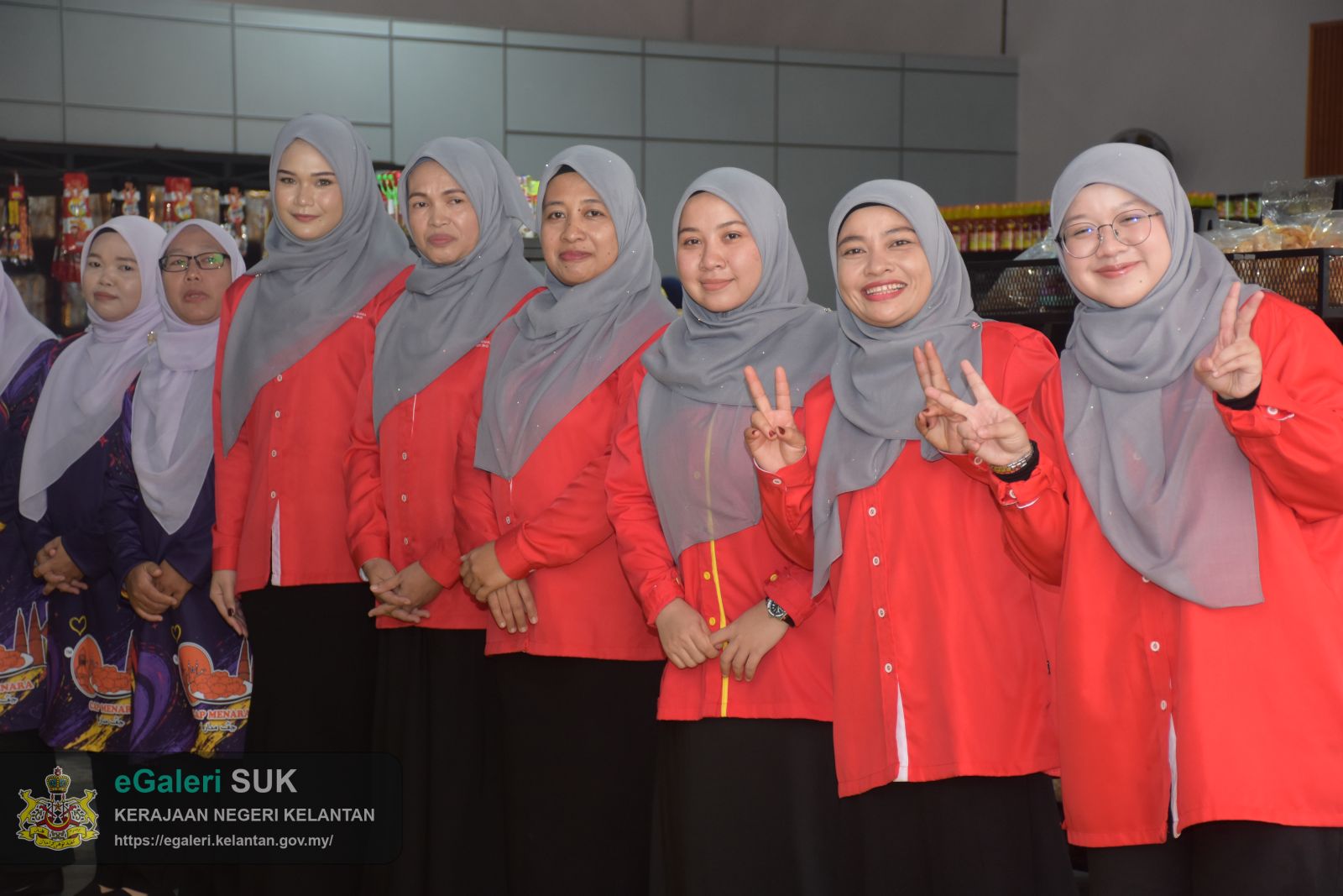 keberangkatan-yang-maha-mulia-raja-perempuan-tengku-anis-binti-almarhum-tengku-abdul-hamid-ke-ay-benefigs-farm-dan-kilang-keropok-cap-menara-jajahan-pasir-puteh-19.JPG