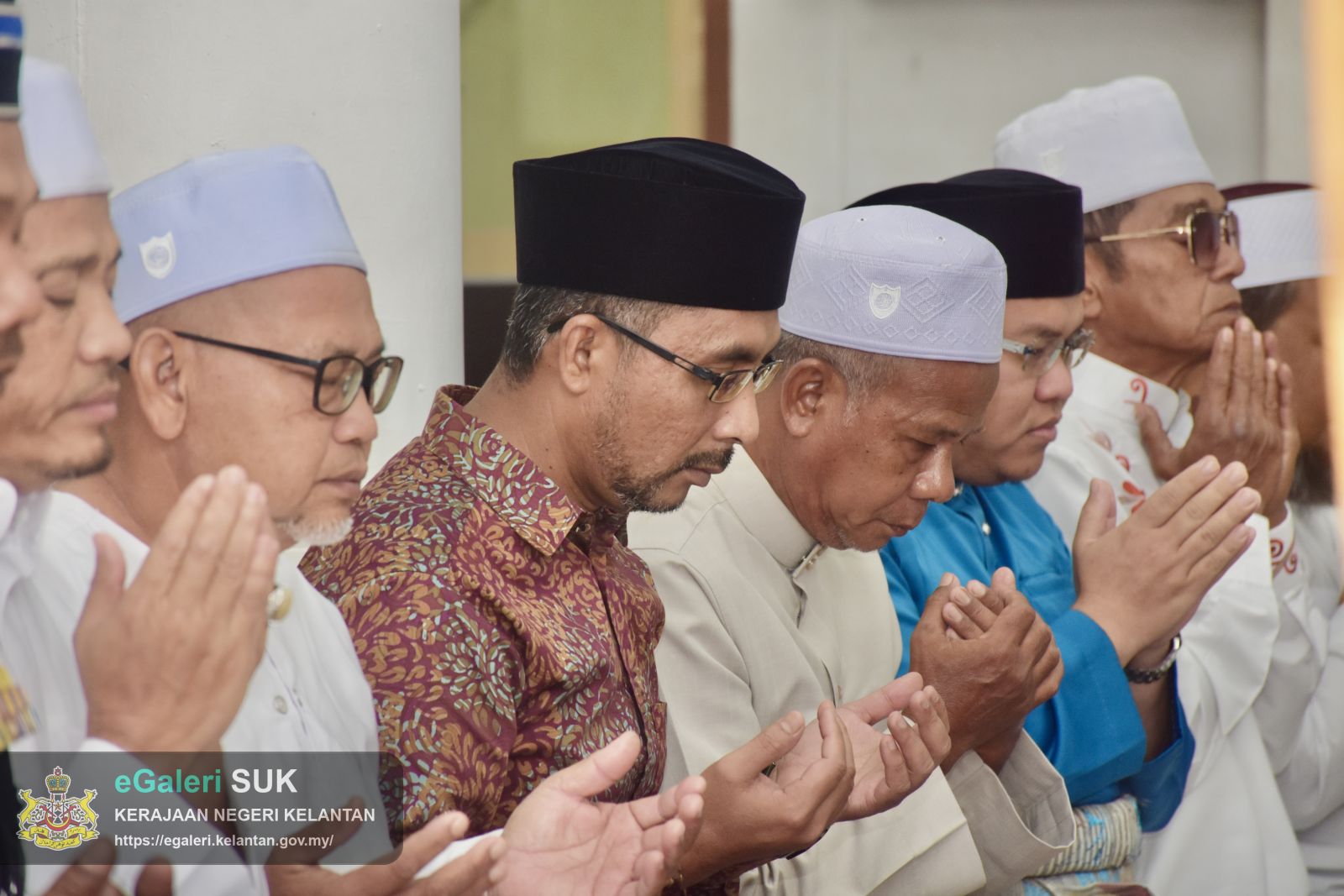 keberangkatan-ymm-raja-perempuan-tengku-anis-binti-almarhum-tengku-abdul-hamid-ke-masjid-mukim-telaga-papan-semerak-pasir-puteh-11.JPG
