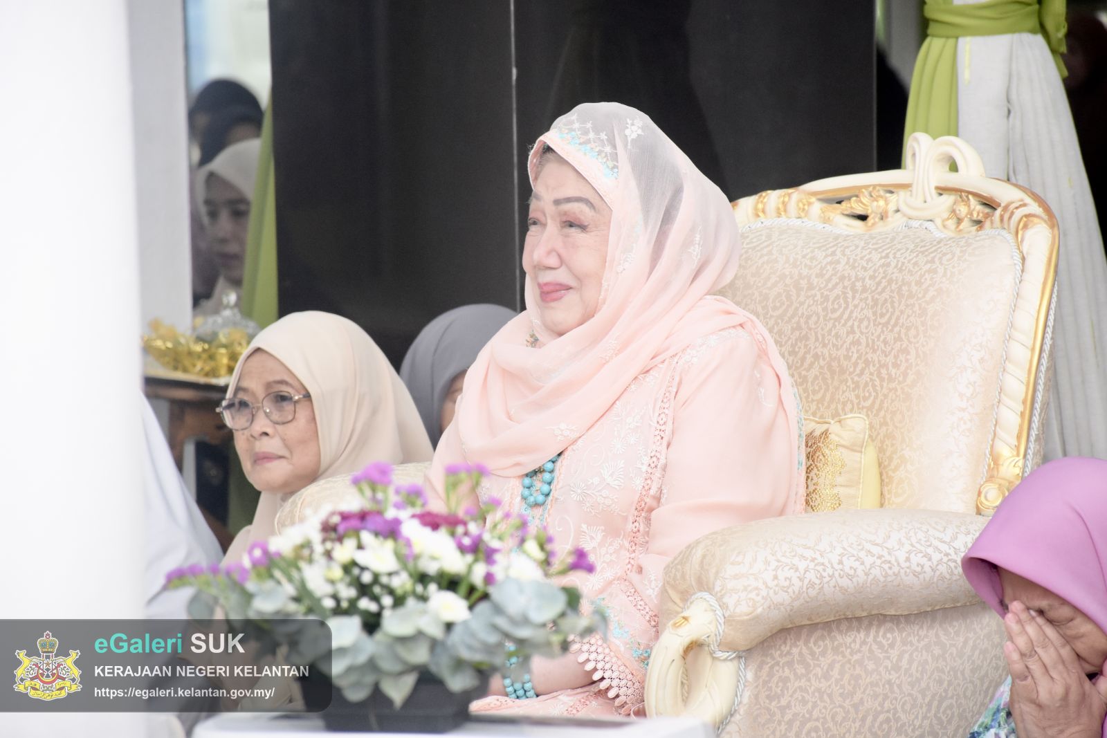 keberangkatan-ymm-raja-perempuan-tengku-anis-binti-almarhum-tengku-abdul-hamid-ke-masjid-mukim-telaga-papan-semerak-pasir-puteh-15.JPG