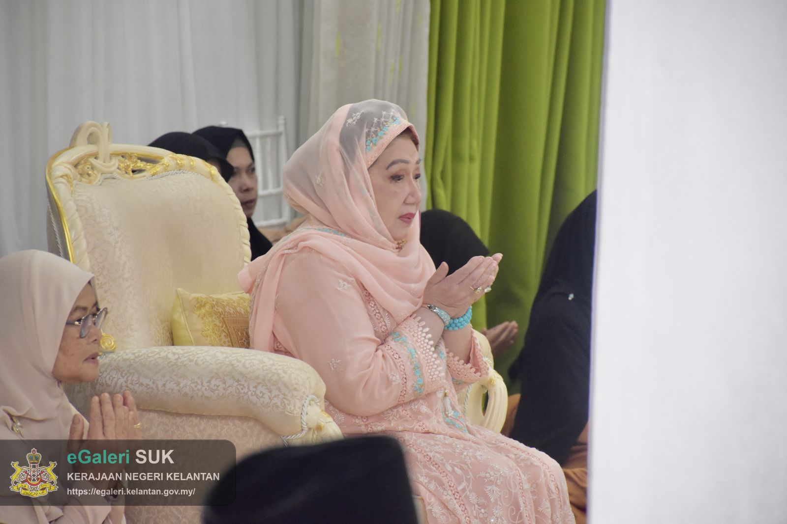 keberangkatan-ymm-raja-perempuan-tengku-anis-binti-almarhum-tengku-abdul-hamid-ke-masjid-mukim-telaga-papan-semerak-pasir-puteh-21.JPG