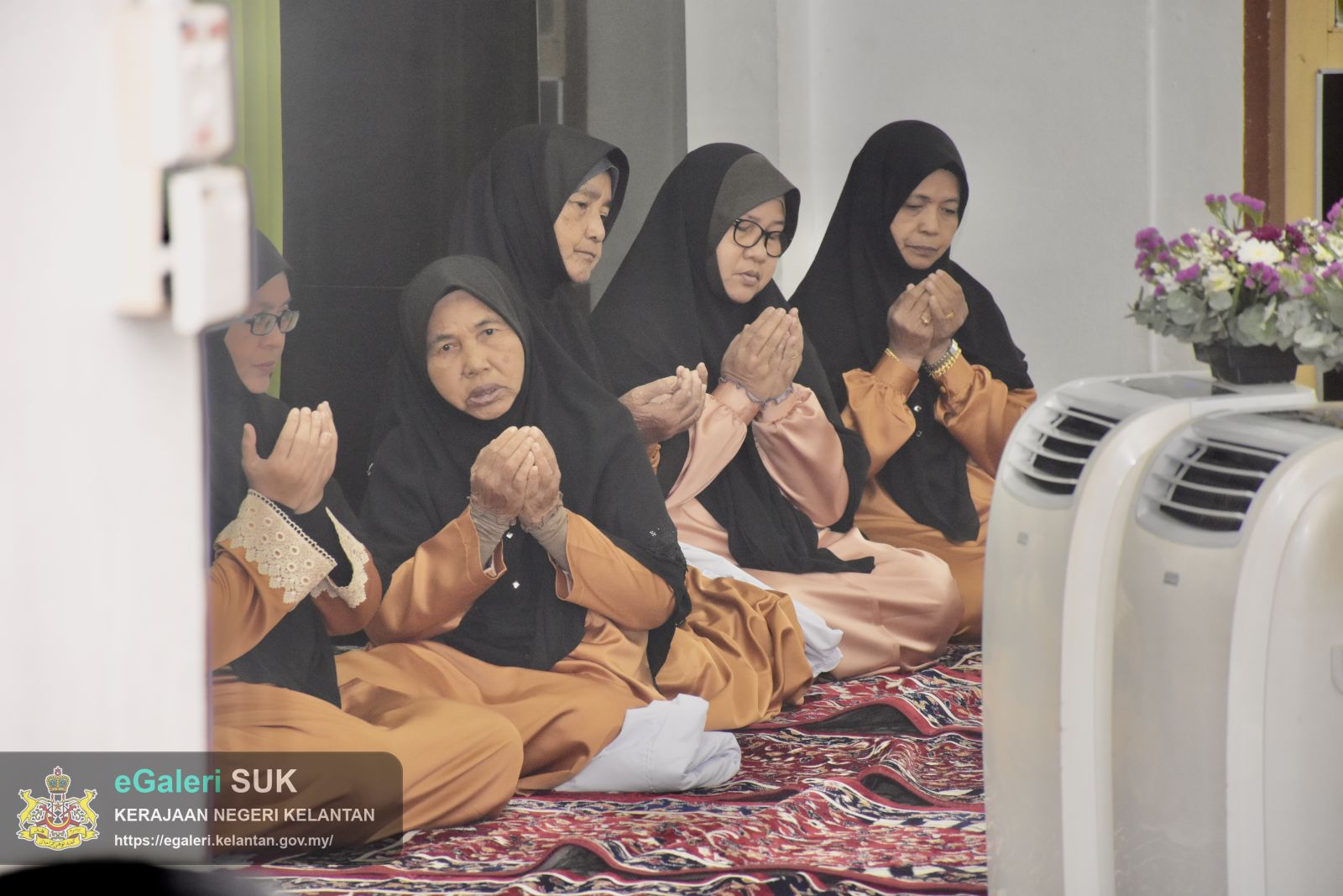 keberangkatan-ymm-raja-perempuan-tengku-anis-binti-almarhum-tengku-abdul-hamid-ke-masjid-mukim-telaga-papan-semerak-pasir-puteh-24.JPG