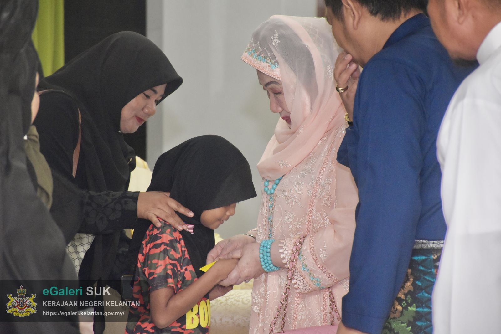 keberangkatan-ymm-raja-perempuan-tengku-anis-binti-almarhum-tengku-abdul-hamid-ke-masjid-mukim-telaga-papan-semerak-pasir-puteh-27.JPG