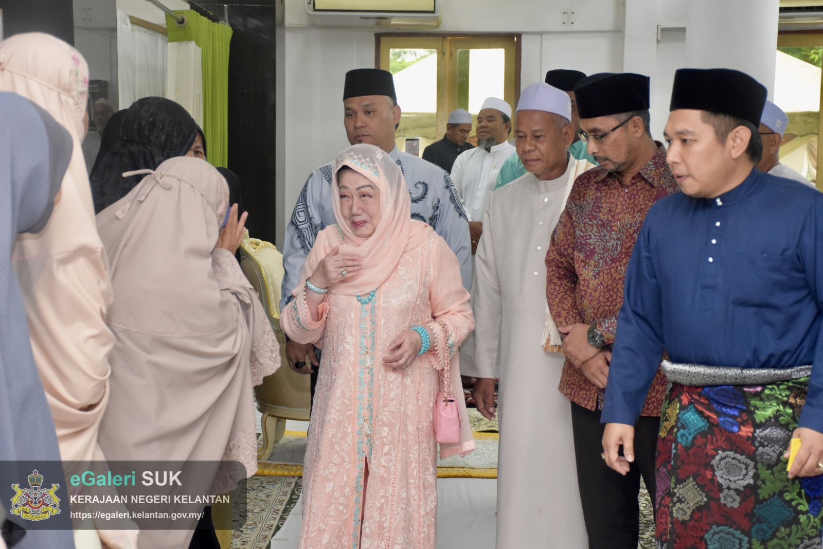 keberangkatan-ymm-raja-perempuan-tengku-anis-binti-almarhum-tengku-abdul-hamid-ke-masjid-mukim-telaga-papan-semerak-pasir-puteh-29.JPG