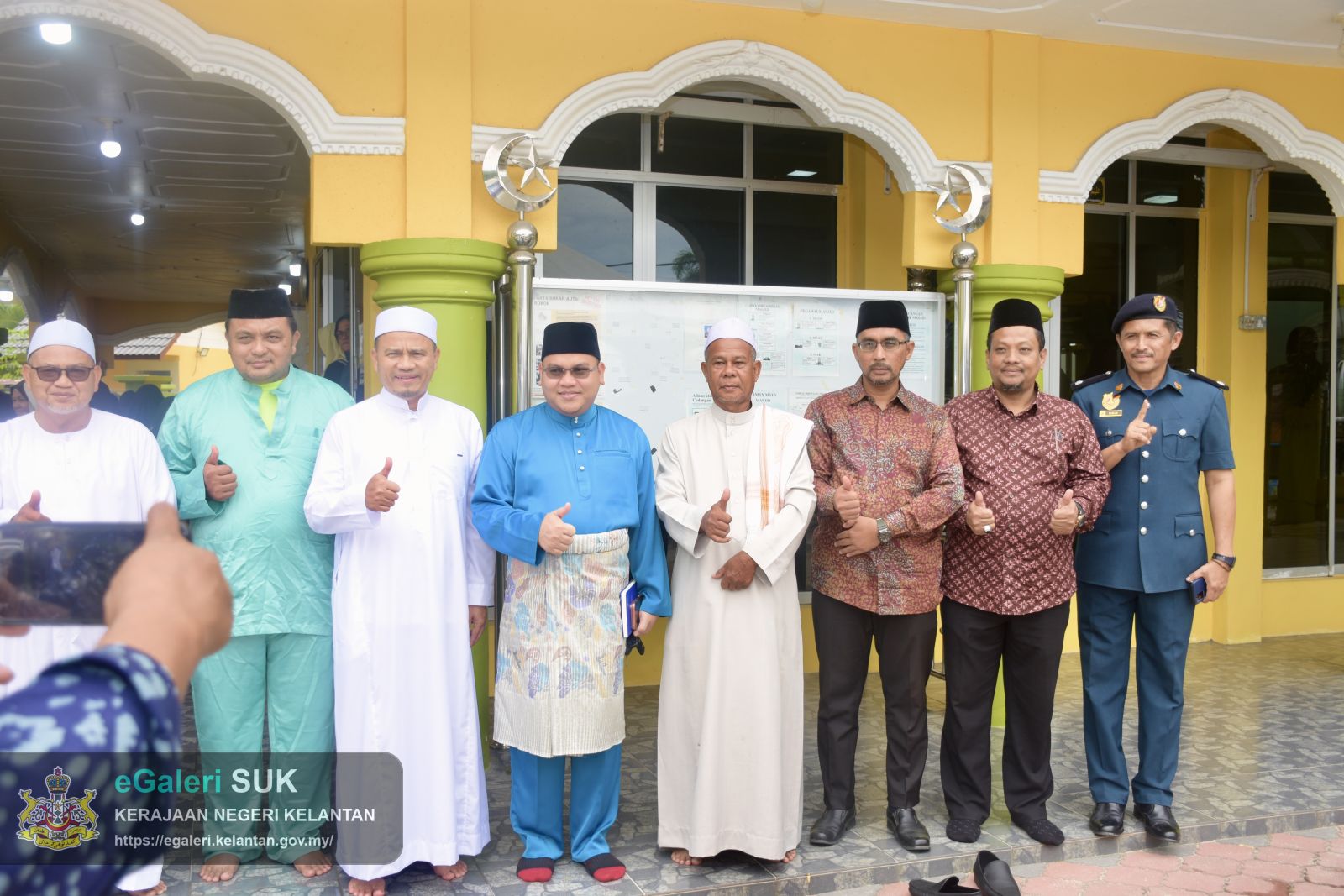 keberangkatan-ymm-raja-perempuan-tengku-anis-binti-almarhum-tengku-abdul-hamid-ke-masjid-mukim-telaga-papan-semerak-pasir-puteh-37.JPG