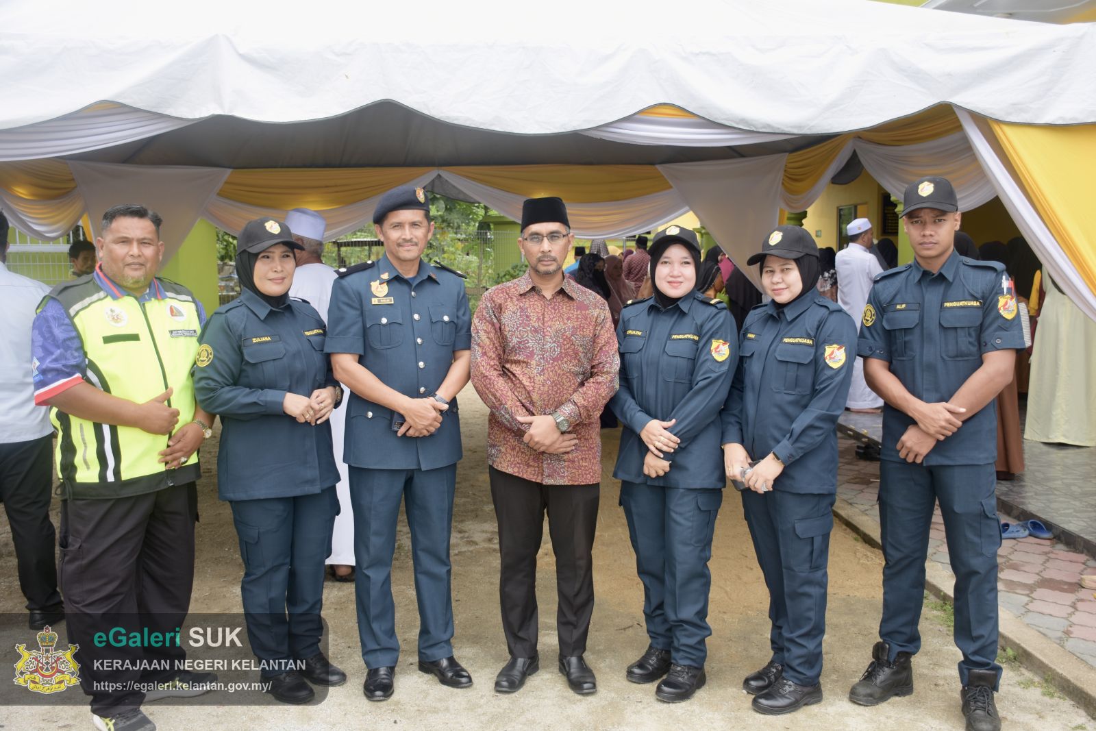 keberangkatan-ymm-raja-perempuan-tengku-anis-binti-almarhum-tengku-abdul-hamid-ke-masjid-mukim-telaga-papan-semerak-pasir-puteh-38.JPG