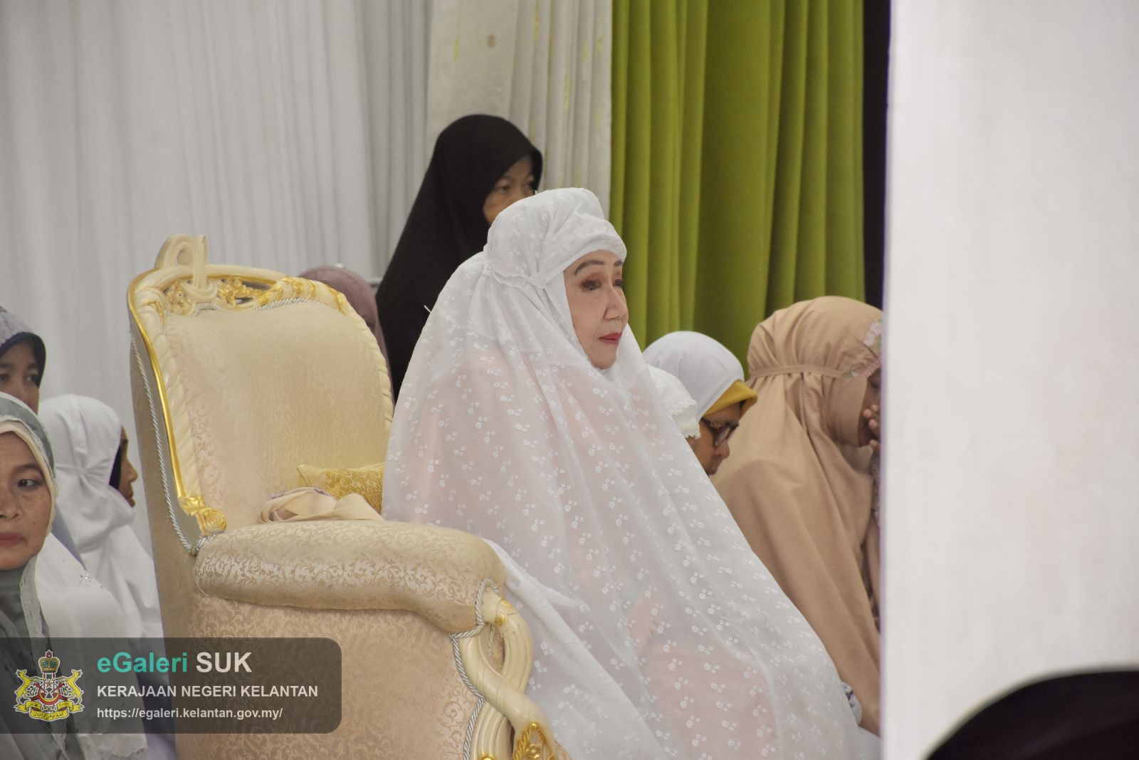keberangkatan-ymm-raja-perempuan-tengku-anis-binti-almarhum-tengku-abdul-hamid-ke-masjid-mukim-telaga-papan-semerak-pasir-puteh-7.JPG