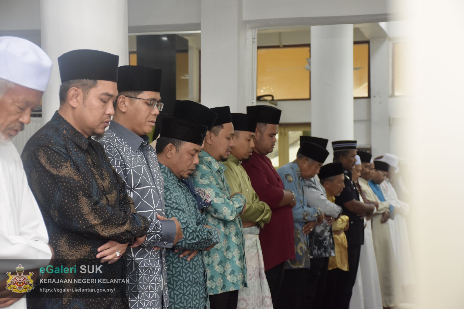 keberangkatan-ymm-raja-perempuan-tengku-anis-binti-almarhum-tengku-abdul-hamid-ke-masjid-mukim-telaga-papan-semerak-pasir-puteh-8.JPG