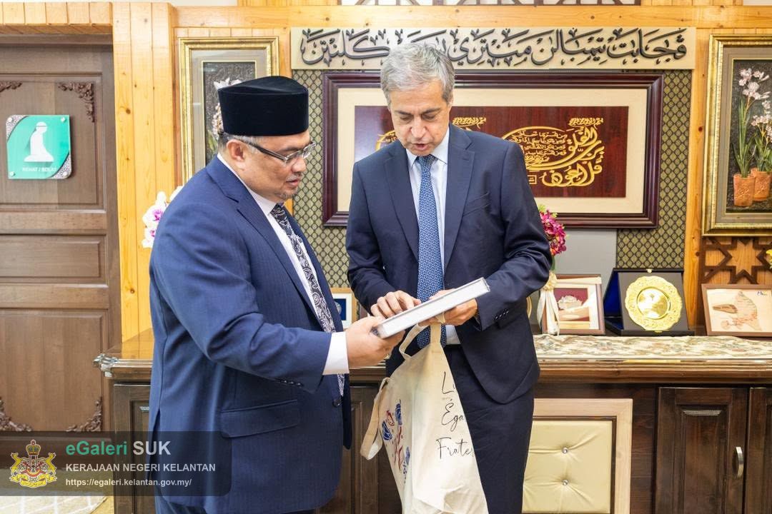 kunjungan-hormat-daripada-tyt-marc-abensour-duta-besar-perancis-ke-malaysia-1.jpg