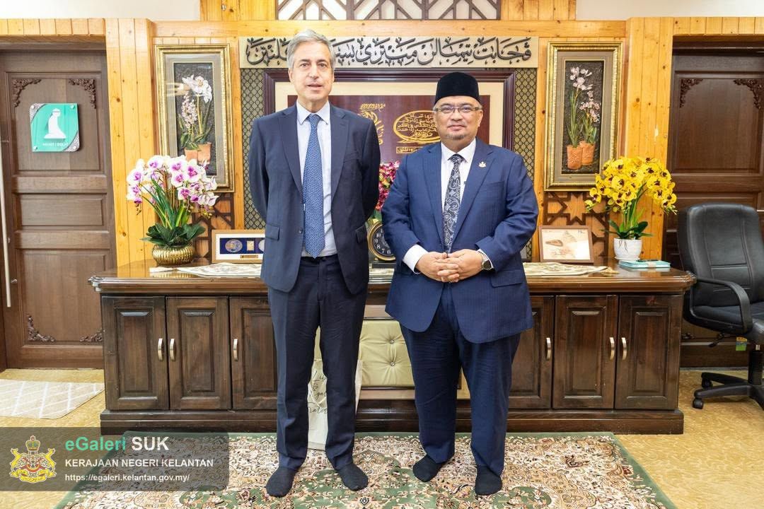 kunjungan-hormat-daripada-tyt-marc-abensour-duta-besar-perancis-ke-malaysia-2.jpg