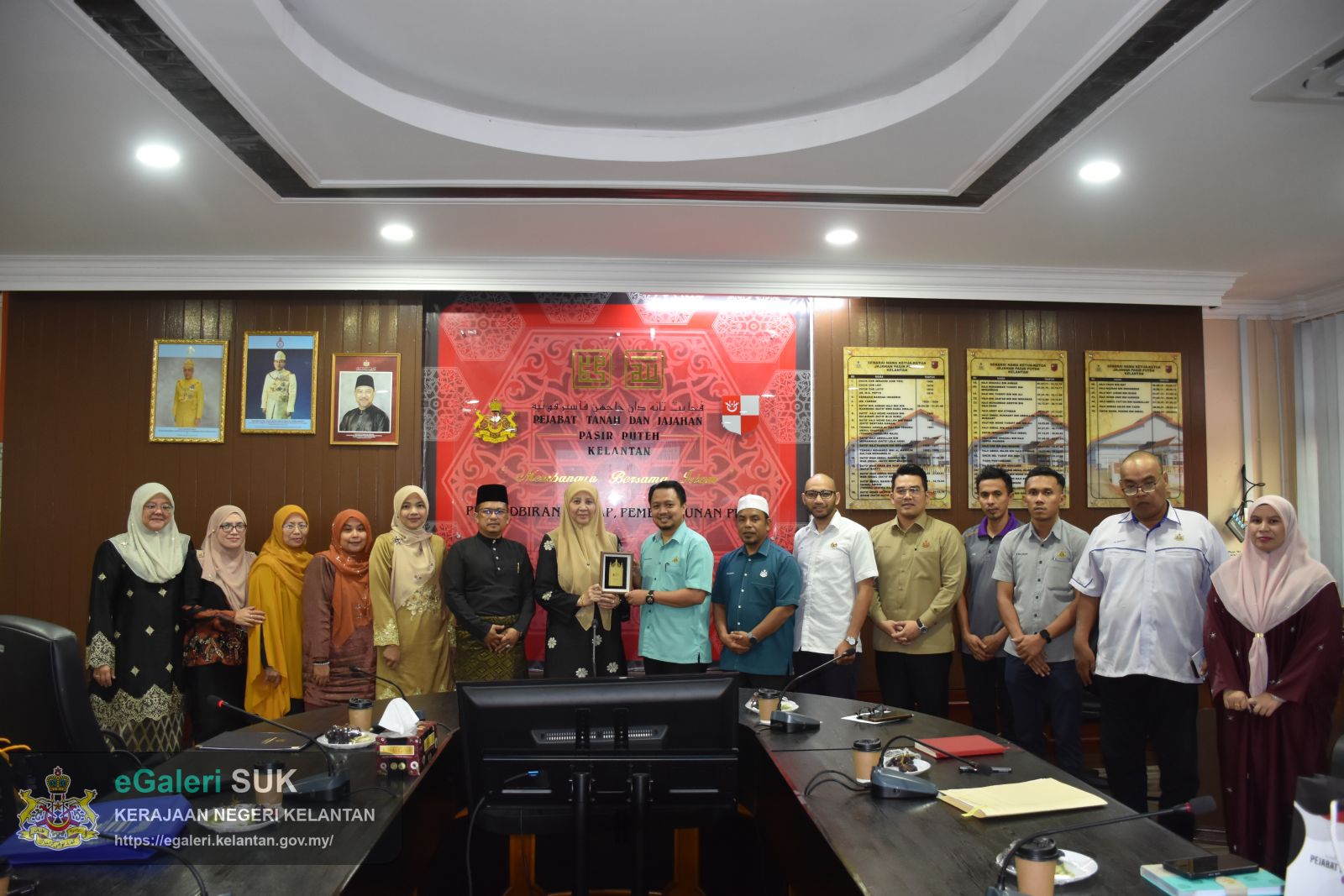 kunjungan-hormat-dengan-reaktor-uitm-kepada-ketua-jajahan-pasir-puteh-7.JPG