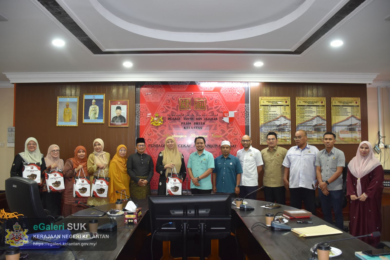 kunjungan-hormat-dengan-reaktor-uitm-kepada-ketua-jajahan-pasir-puteh-8.JPG