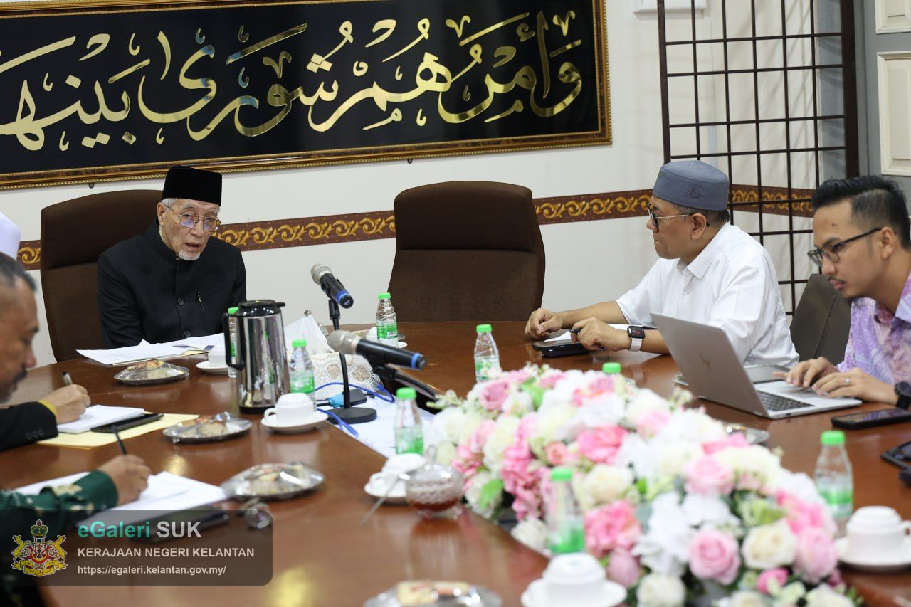 kunjungan-hormat-ketua-jabatan-alquran-dan-hadith-akademi-pengajian-islam-um-5.jpg