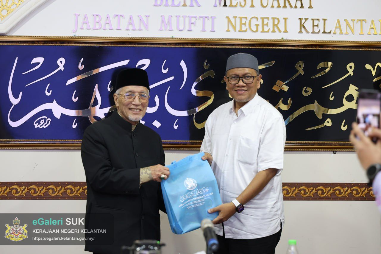 kunjungan-hormat-ketua-jabatan-alquran-dan-hadith-akademi-pengajian-islam-um-7.jpg
