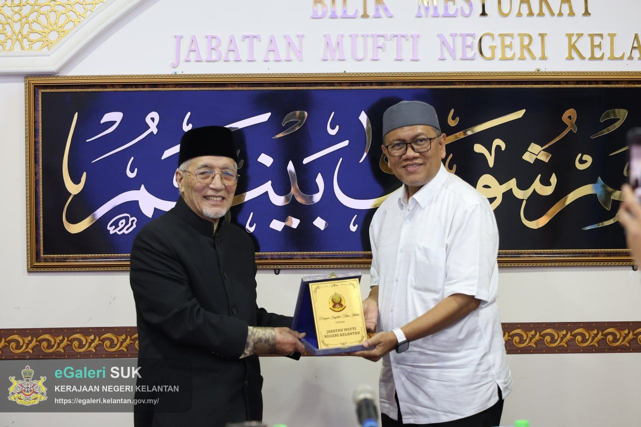 kunjungan-hormat-ketua-jabatan-alquran-dan-hadith-akademi-pengajian-islam-um-8.jpg