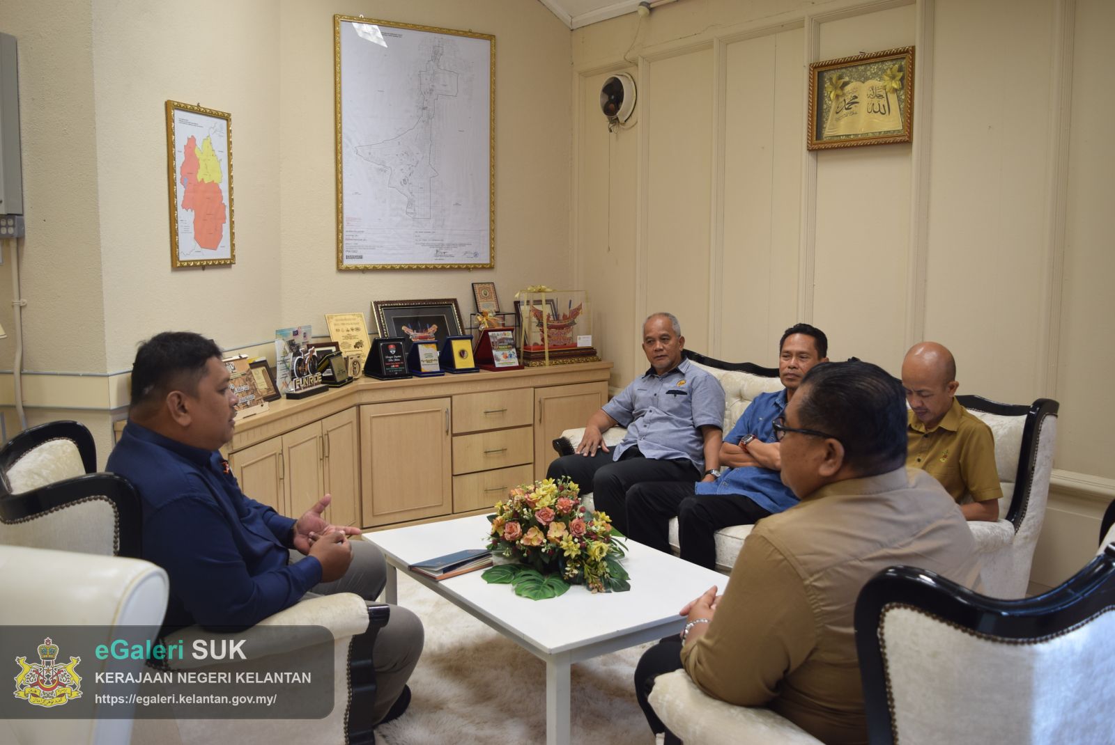 kunjungan-hormat-pegawai-belia-dan-sukan-daerah-jeli-ke-pejabat-tanah-dan-jajahan-jeli-3.JPG