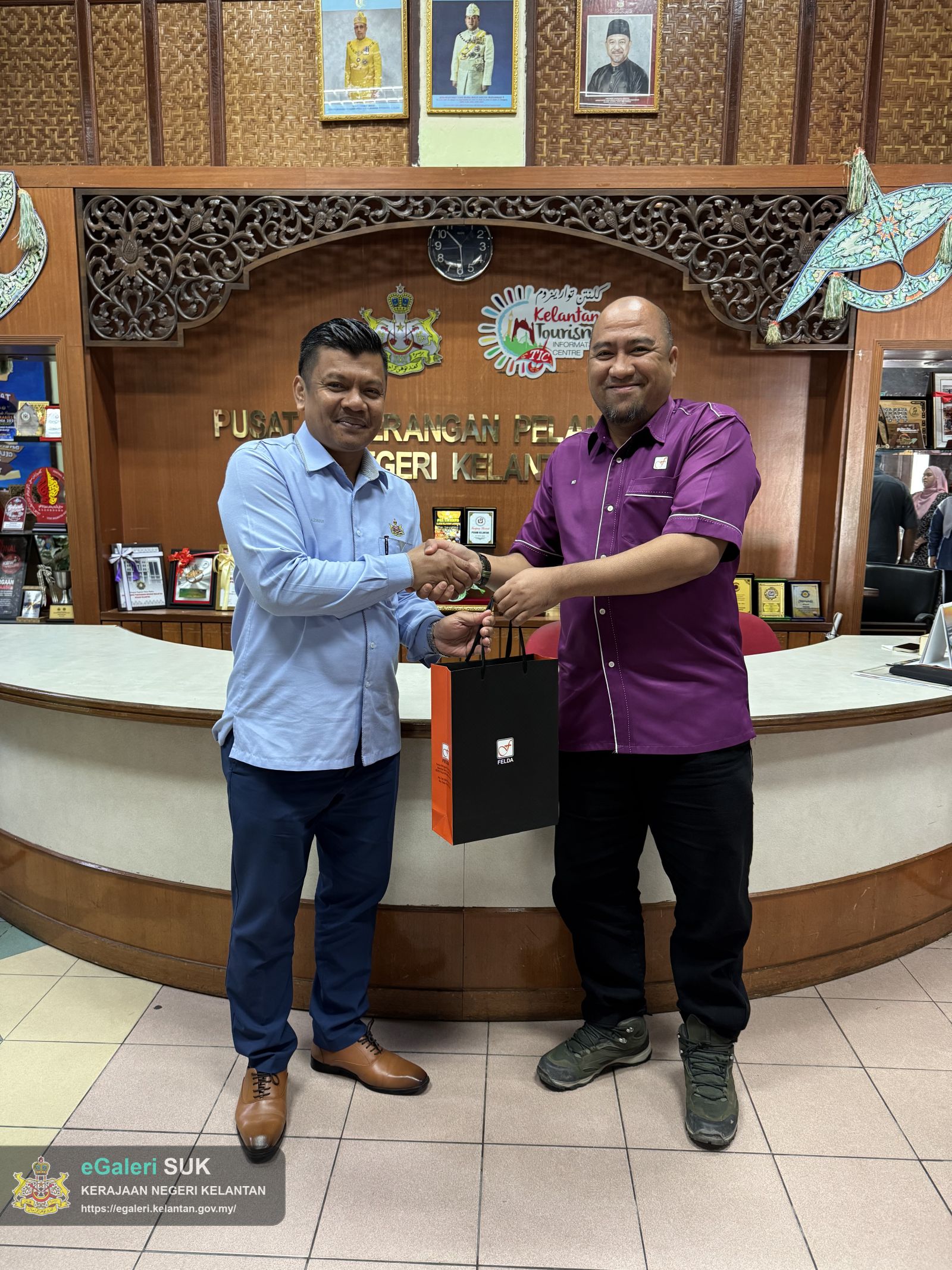 kunjungan-hormat-pengarah-felda-wilayah-gua-musang-5.jpg