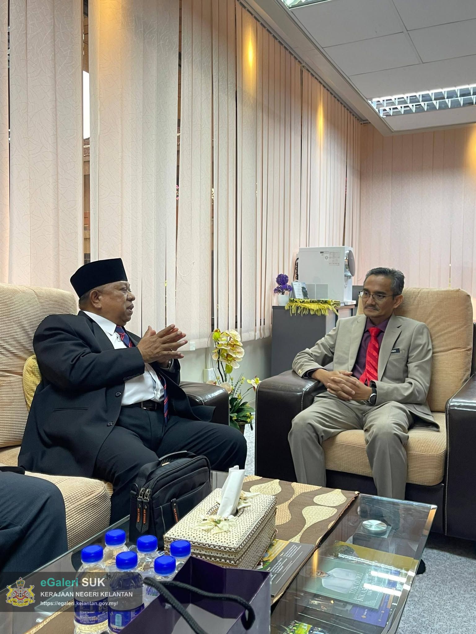 kunjungan-hormat-yang-amat-arif-ketua-hakim-syarie-negeri-kelantan-kepada-yang-berhormat-penasihat-undangundang-negeri-kelantan-3.jpg
