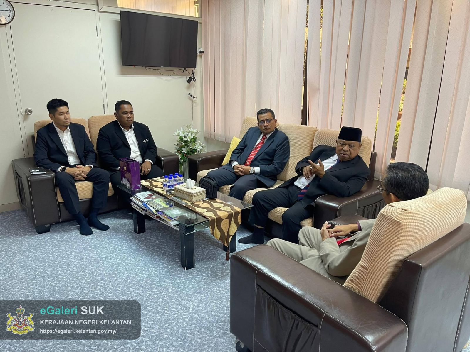 kunjungan-hormat-yang-amat-arif-ketua-hakim-syarie-negeri-kelantan-kepada-yang-berhormat-penasihat-undangundang-negeri-kelantan-4.jpg