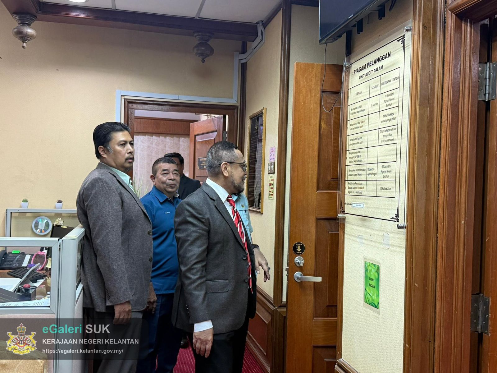 kunjungan-hormat-ybm-tengku-kaya-perkasa-setiausaha-kerajaan-kelantan-ke-bahagian-audit-dalam-1.jpg
