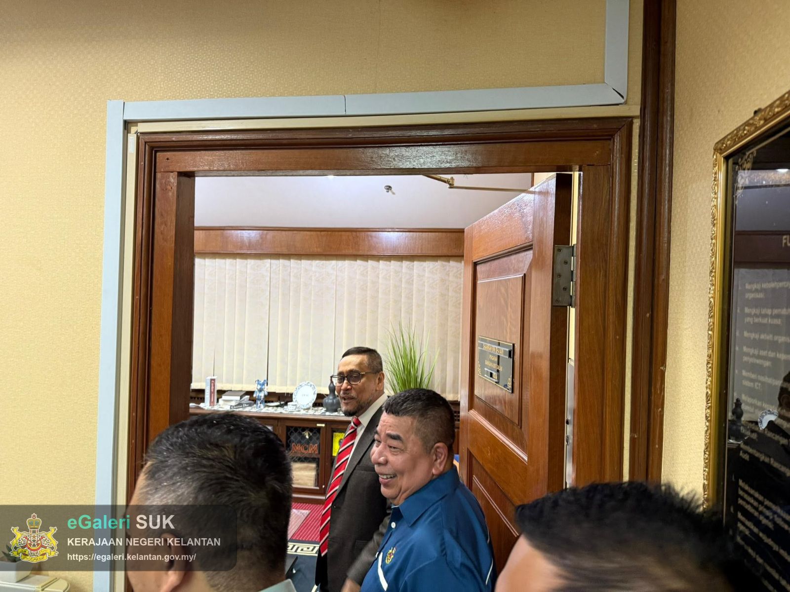 kunjungan-hormat-ybm-tengku-kaya-perkasa-setiausaha-kerajaan-kelantan-ke-bahagian-audit-dalam-5.jpg