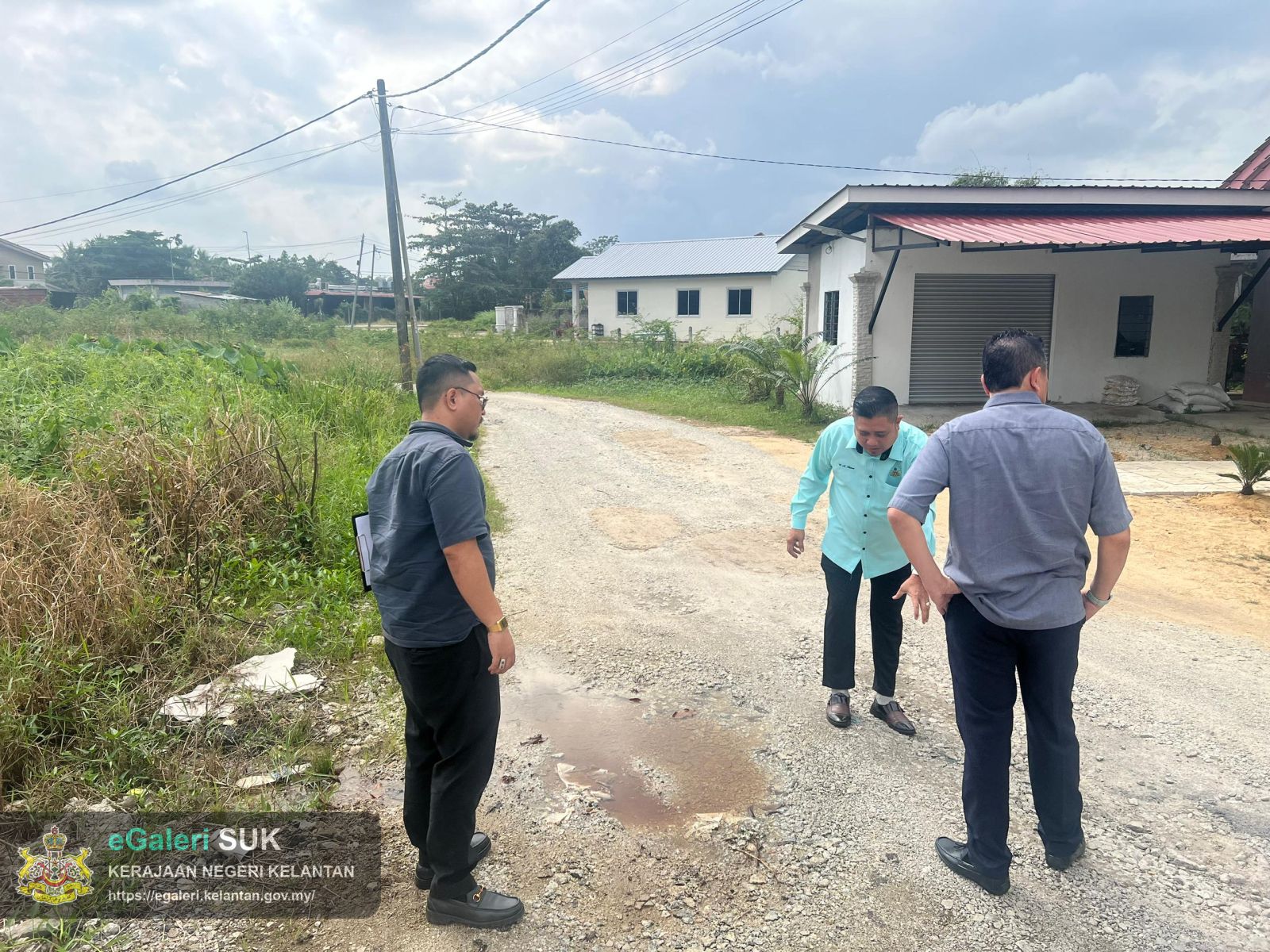 lawatan-bagi-permohonan-jalan-kg-kebakat-wakaf-bharu-1.jpeg