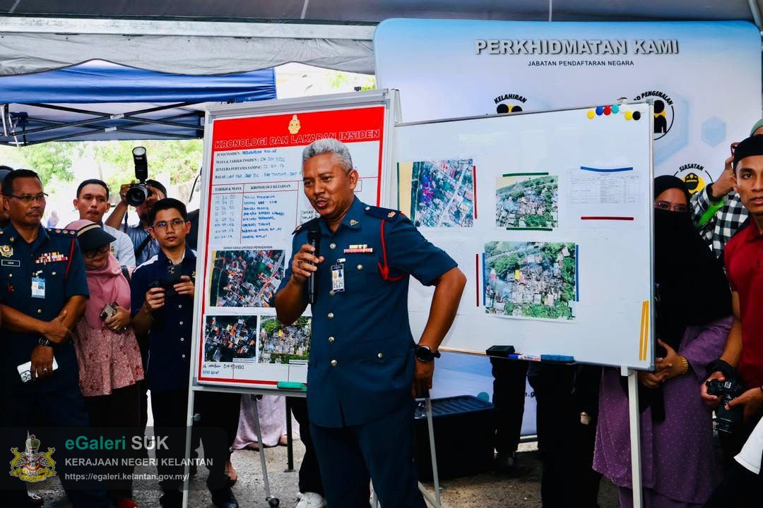 lawatan-menteri-besar-kelantan-yab-dato-panglima-perang-ke-lokasi-kebakaran-di-kampung-gok-kapor-kota-bharu-1.jpg
