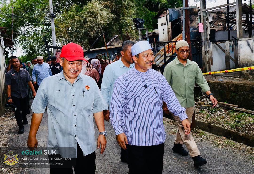 lawatan-menteri-besar-kelantan-yab-dato-panglima-perang-ke-lokasi-kebakaran-di-kampung-gok-kapor-kota-bharu-10.jpg
