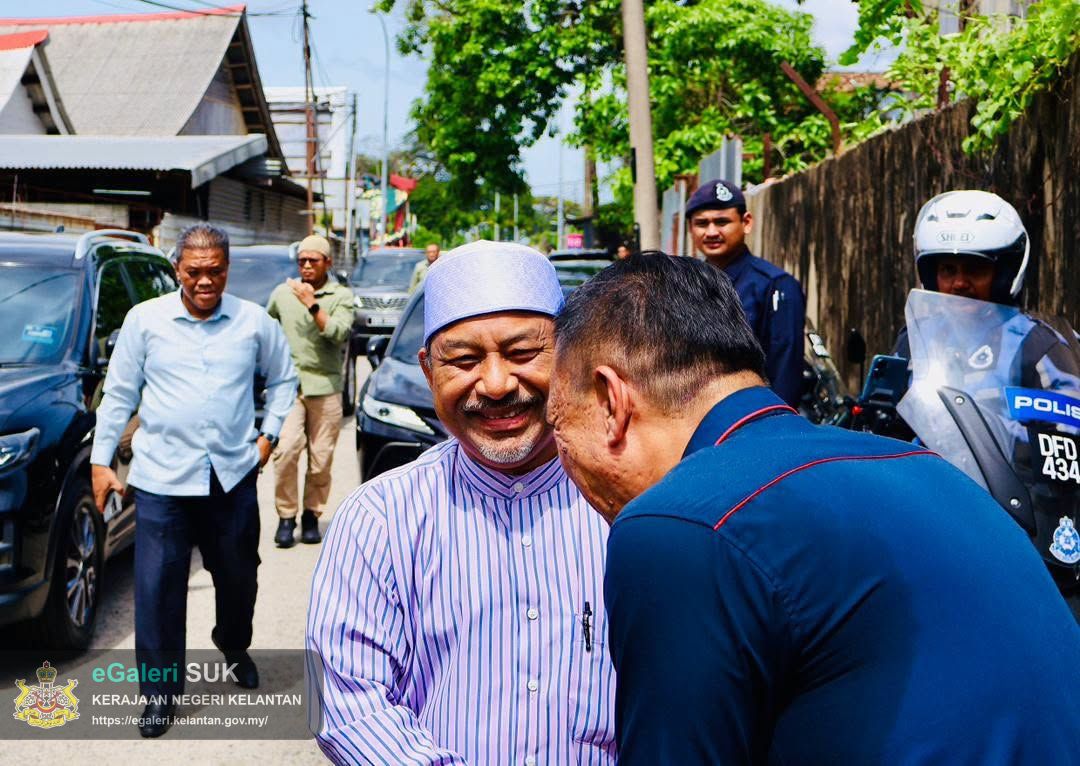lawatan-menteri-besar-kelantan-yab-dato-panglima-perang-ke-lokasi-kebakaran-di-kampung-gok-kapor-kota-bharu-7.jpg