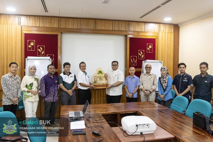 lawatan-pembelajaran-teknologi-pembuatan-produk-berasaskan-buluh-antara-pejabat-tanah-dan-jajahan-jeli-dan-peserta-ke-frim-kepong-1.jpg