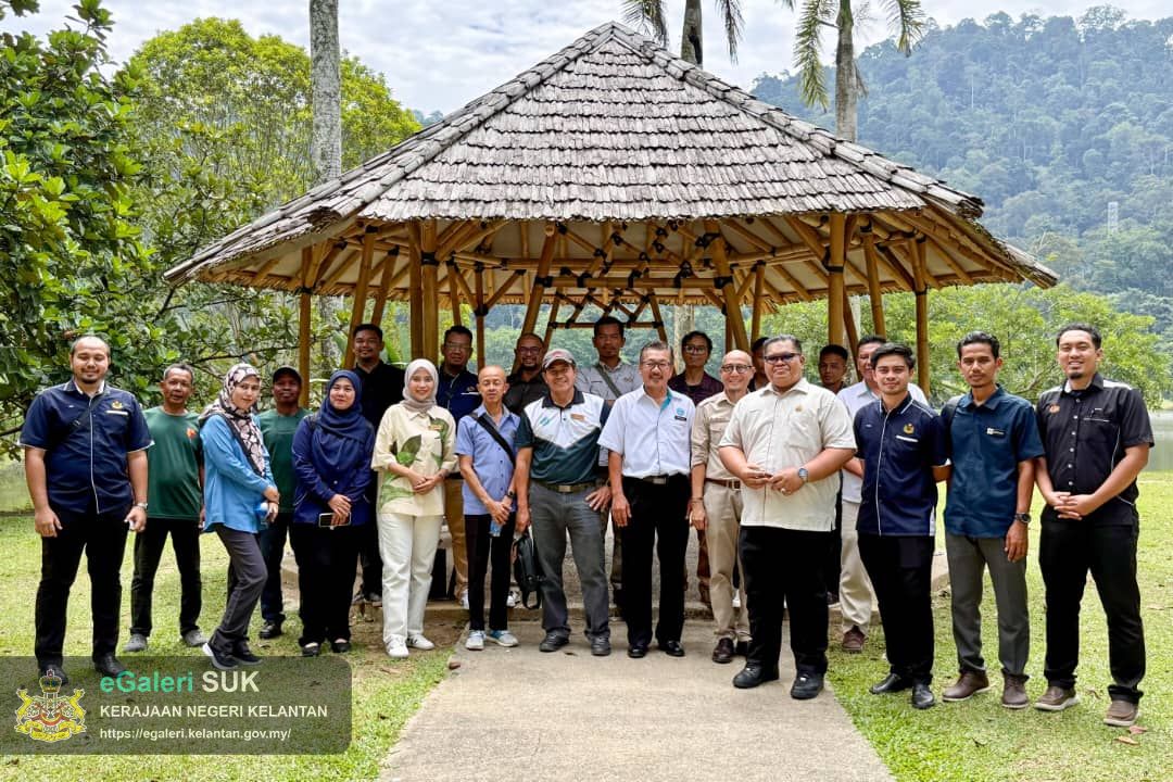 lawatan-pembelajaran-teknologi-pembuatan-produk-berasaskan-buluh-antara-pejabat-tanah-dan-jajahan-jeli-dan-peserta-ke-frim-kepong-4.jpg