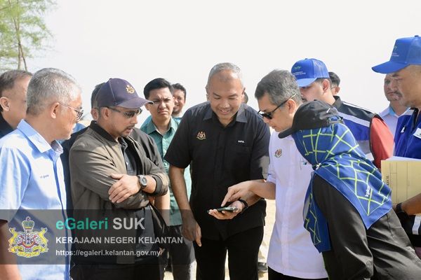 lawatan-tapak-tindakan-susulan-kpkm-ke-atas-keputusankeputusan-mesyuarat-pembangunan-jajahan-pasir-puteh-oleh-yab-perdana-menteri-malaysia-23.JPG