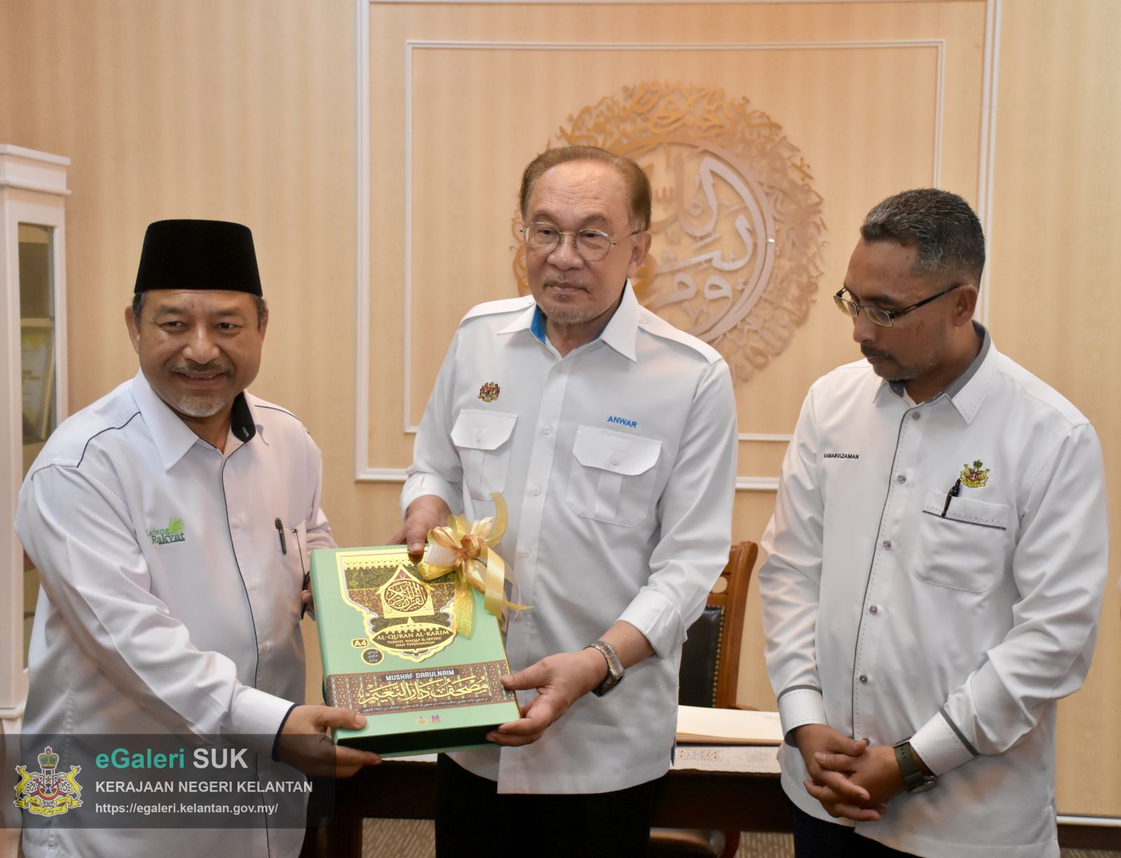 lawatan-yab-perdana-menteri-ke-pejabat-tanah-dan-jajahan-pasir-puteh-bagi-menghadiri-mesyuarat-pembangunan-jajahan-pasir-puteh-10.JPG