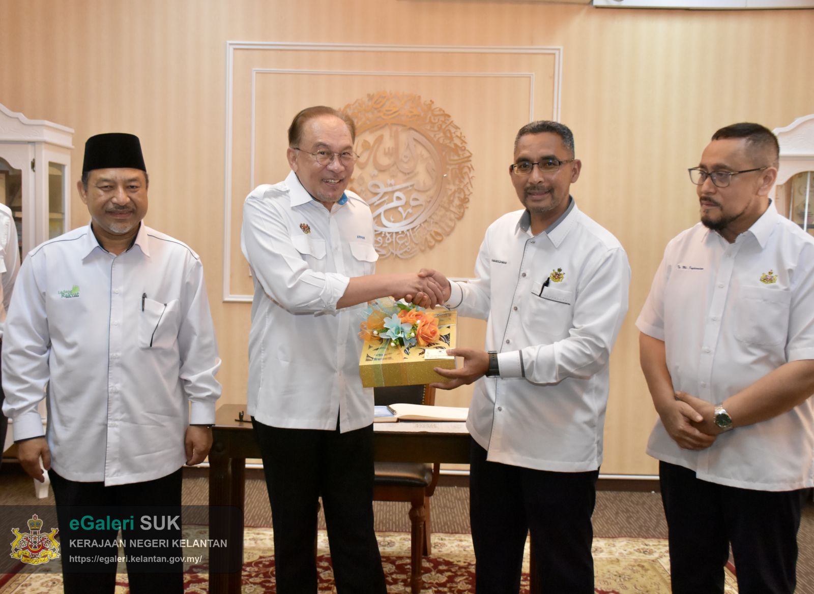 lawatan-yab-perdana-menteri-ke-pejabat-tanah-dan-jajahan-pasir-puteh-bagi-menghadiri-mesyuarat-pembangunan-jajahan-pasir-puteh-12.JPG