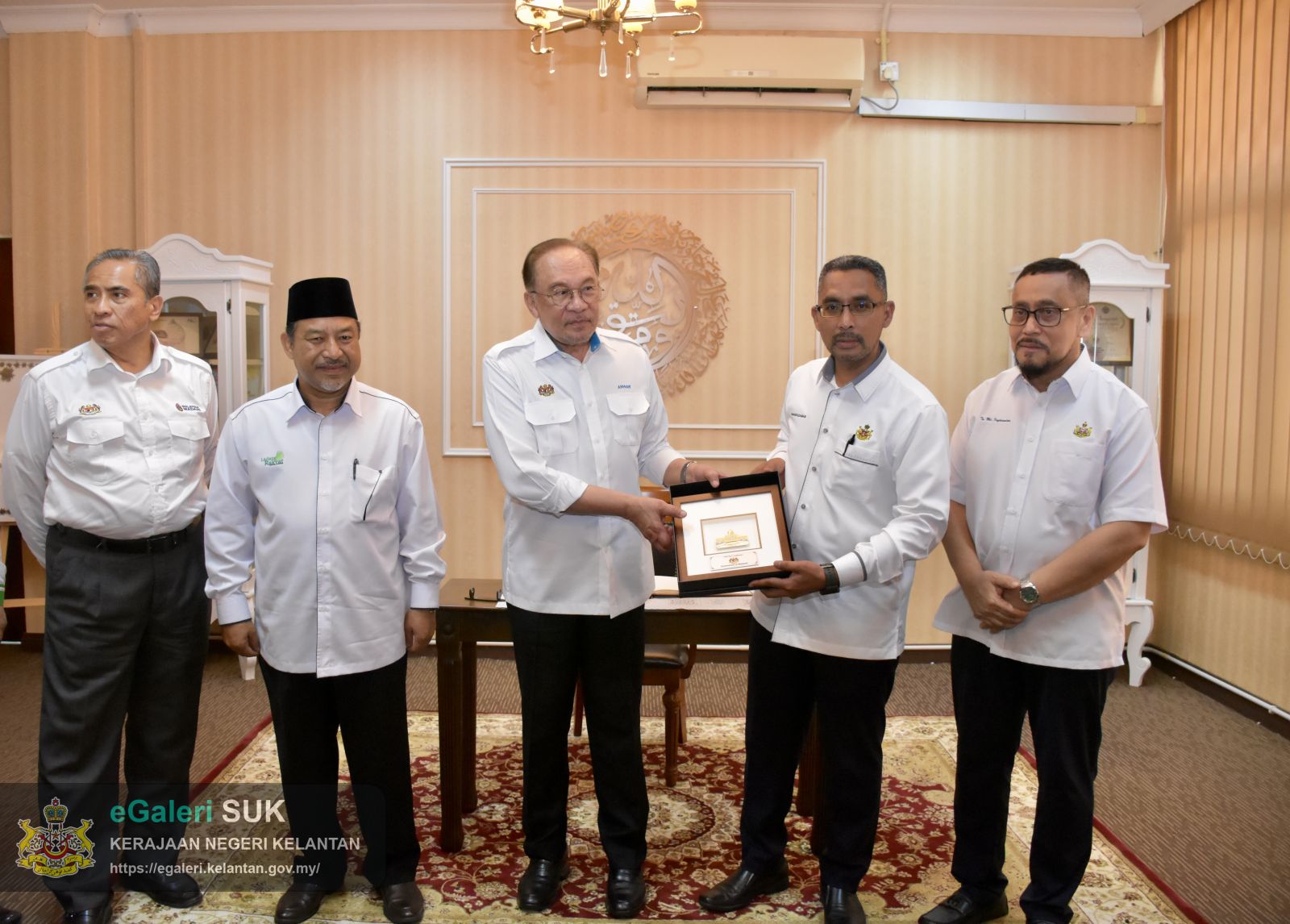 lawatan-yab-perdana-menteri-ke-pejabat-tanah-dan-jajahan-pasir-puteh-bagi-menghadiri-mesyuarat-pembangunan-jajahan-pasir-puteh-13.JPG