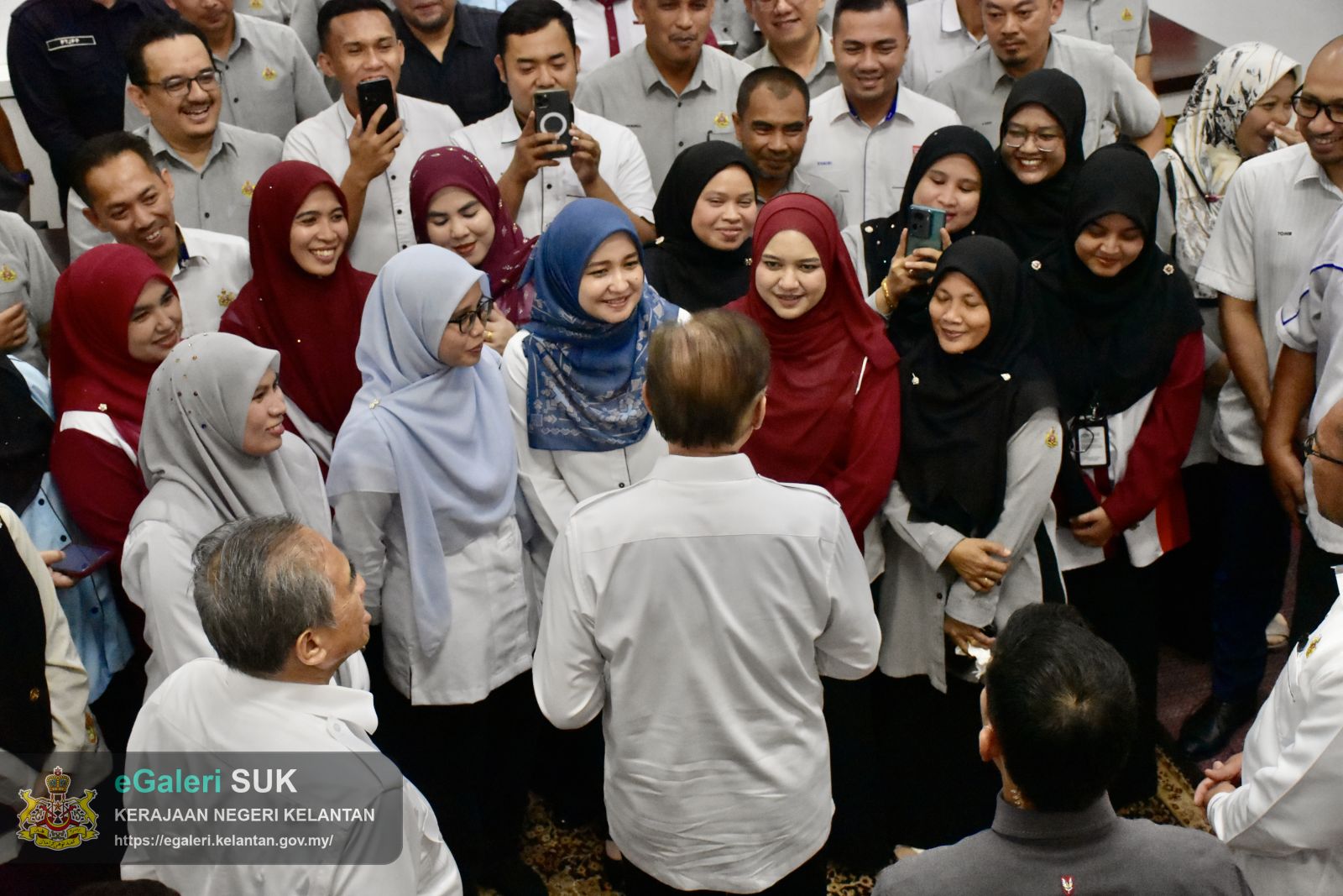 lawatan-yab-perdana-menteri-ke-pejabat-tanah-dan-jajahan-pasir-puteh-bagi-menghadiri-mesyuarat-pembangunan-jajahan-pasir-puteh-17.JPG