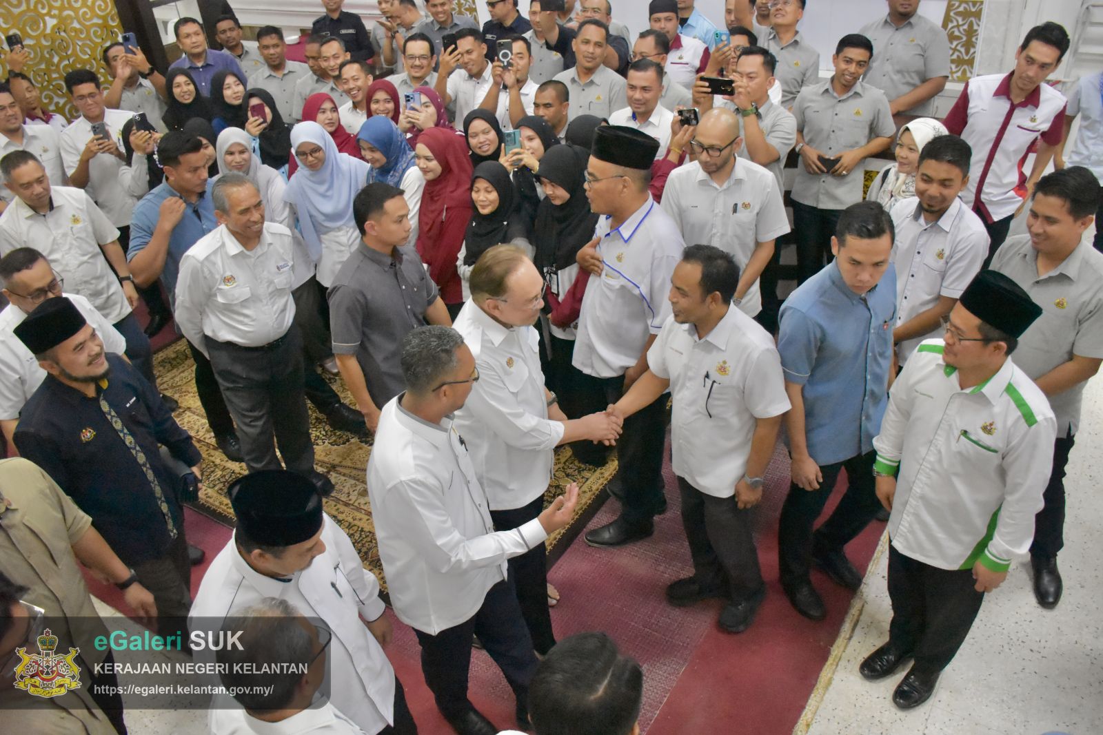 lawatan-yab-perdana-menteri-ke-pejabat-tanah-dan-jajahan-pasir-puteh-bagi-menghadiri-mesyuarat-pembangunan-jajahan-pasir-puteh-19.JPG