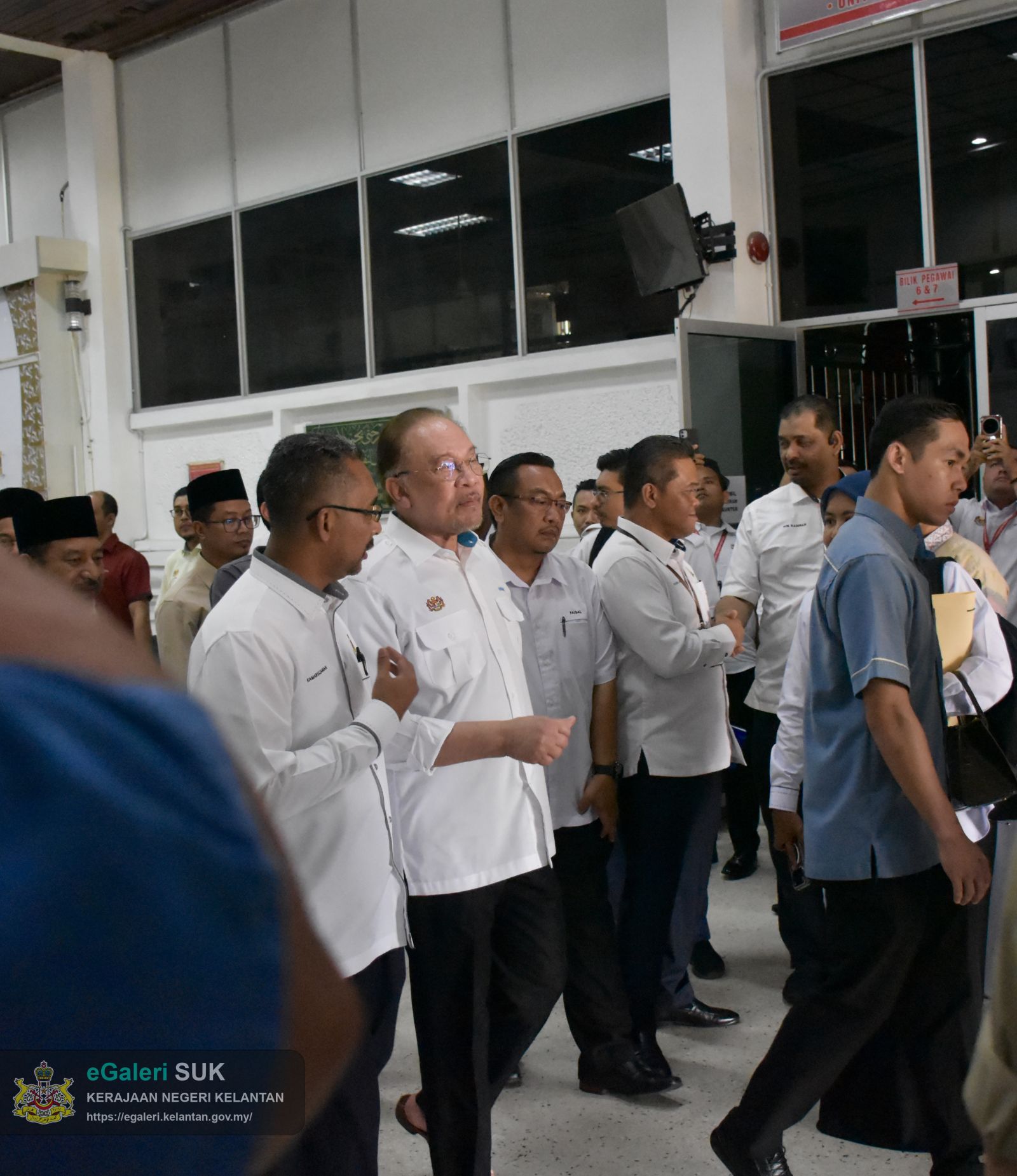 lawatan-yab-perdana-menteri-ke-pejabat-tanah-dan-jajahan-pasir-puteh-bagi-menghadiri-mesyuarat-pembangunan-jajahan-pasir-puteh-20.JPG