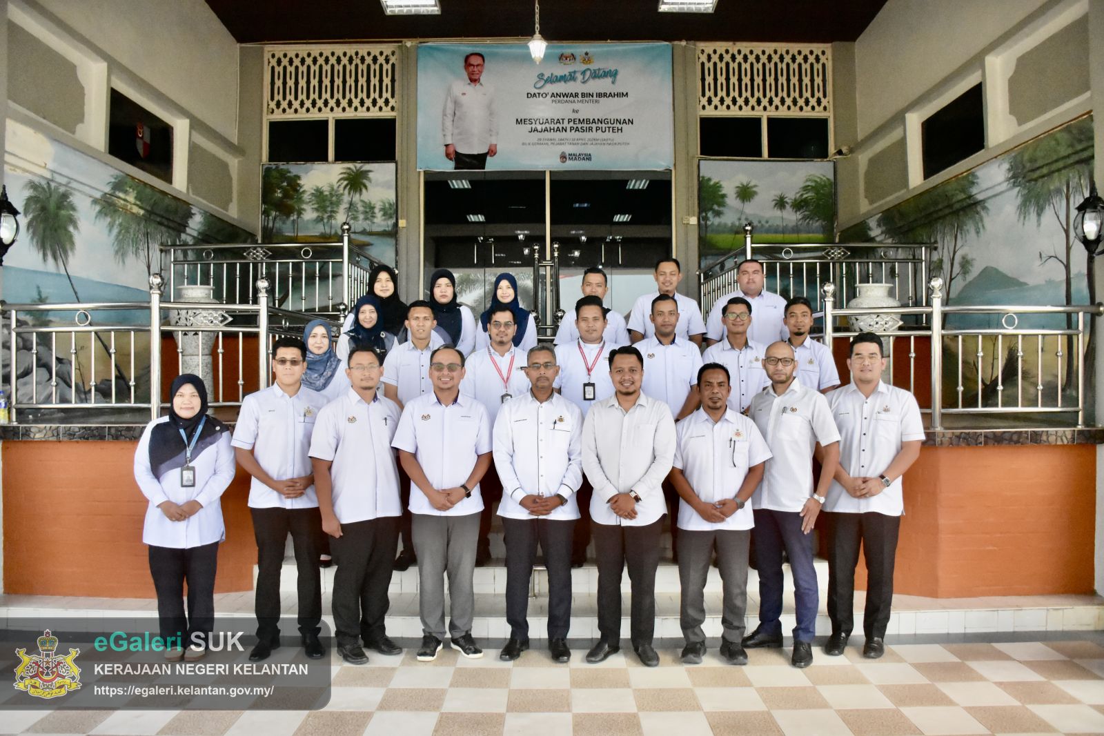 lawatan-yab-perdana-menteri-ke-pejabat-tanah-dan-jajahan-pasir-puteh-bagi-menghadiri-mesyuarat-pembangunan-jajahan-pasir-puteh-22.JPG
