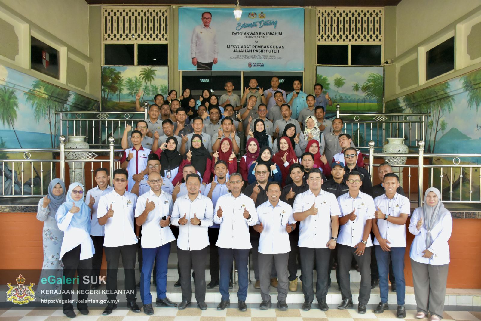 lawatan-yab-perdana-menteri-ke-pejabat-tanah-dan-jajahan-pasir-puteh-bagi-menghadiri-mesyuarat-pembangunan-jajahan-pasir-puteh-24.JPG